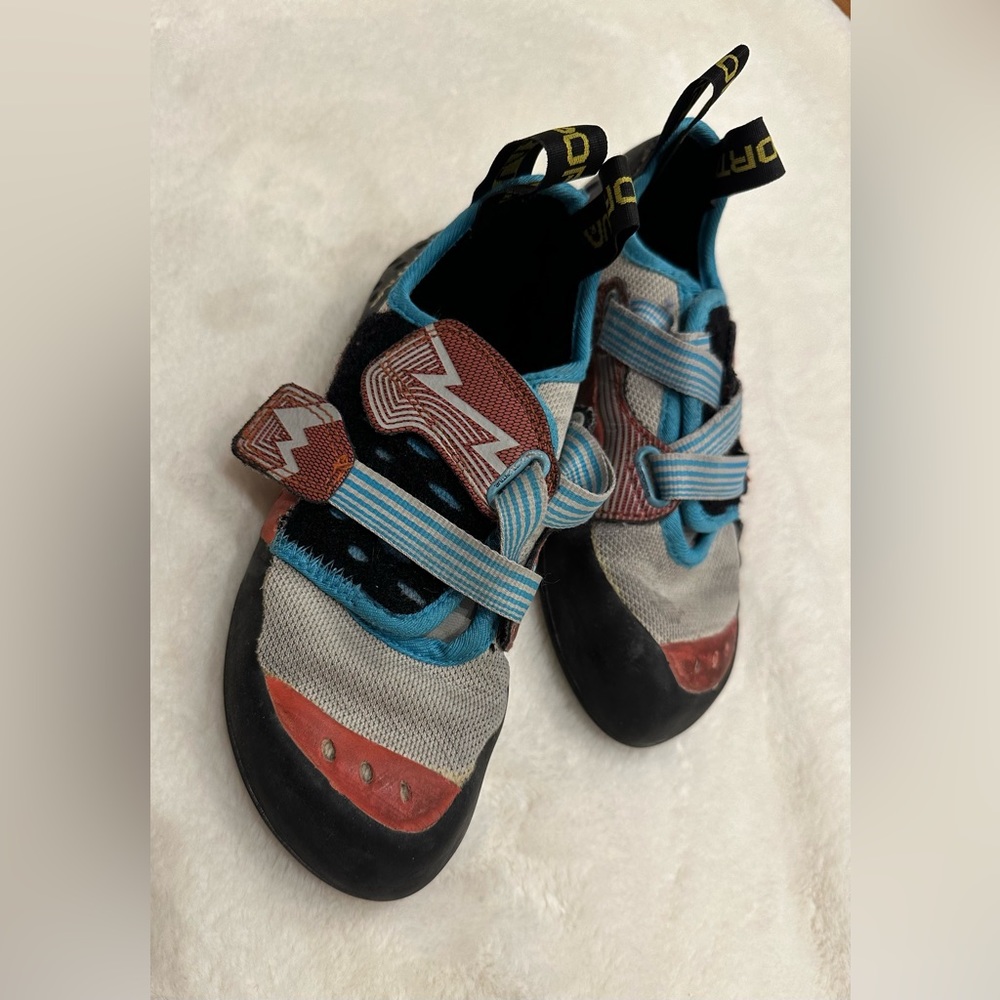 La Sportiva oxy gym  climbing Shoes - size 5 women’s -gently used!